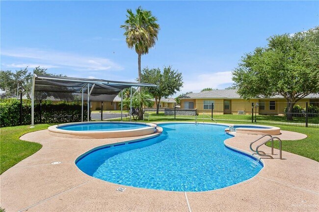 Building Photo - 1530 W Hall Acres Rd