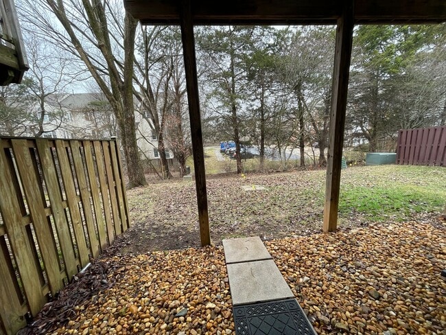 Building Photo - Elegant And Spacious 3 Bed 3.5 Bath Townhome In Vibrant Loudon Parkway Center