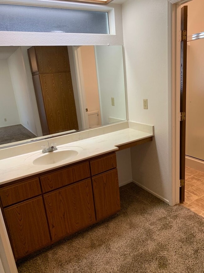 Building Photo - 3 Bedroom 2 Bath Home