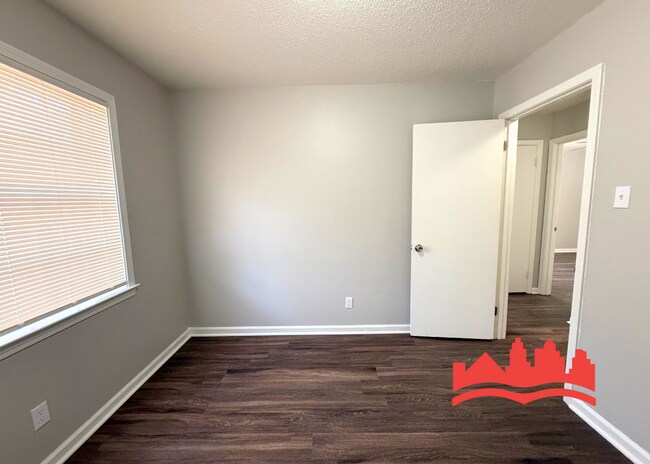 Building Photo - 2567 Thackery Dr