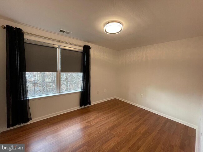 Building Photo - 501 Garrison Woods Dr