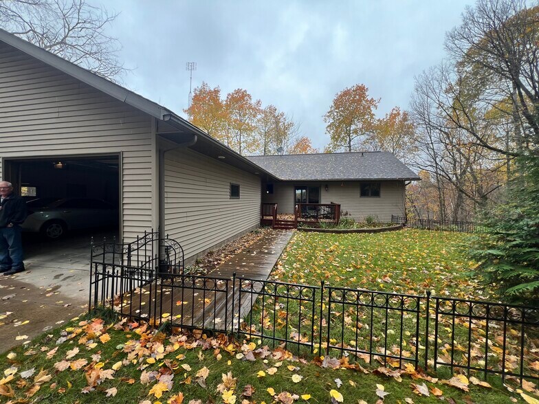 Building Photo - 2477 28 1/2 St