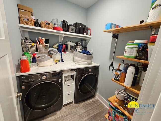 Building Photo - Live the Coastal Dream in Beachwood Estates, Stunning Long-Term Rental Available!