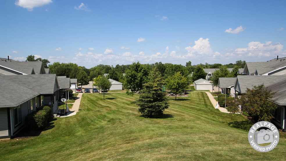 Building Photo - Hidden Creek