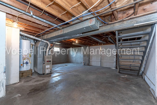 Building Photo - 2 Bedroom 1 Bath Remodeled KCK Duplex