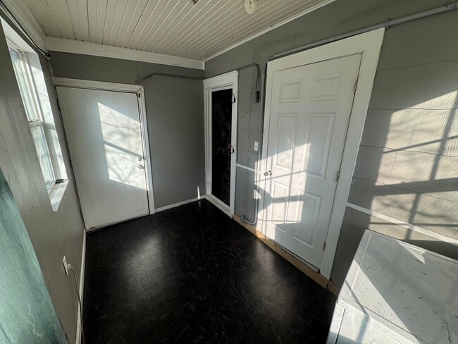 Building Photo - 1815 Lucile Ave