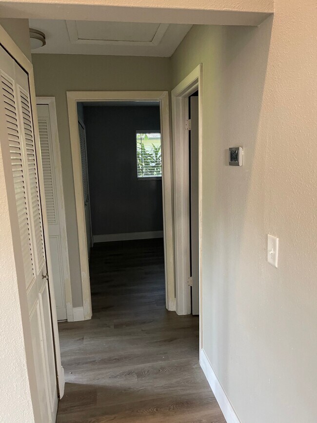 Building Photo - 2932 Eastwood Dr