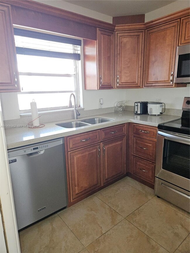 Building Photo - 9441 Live Oak Pl