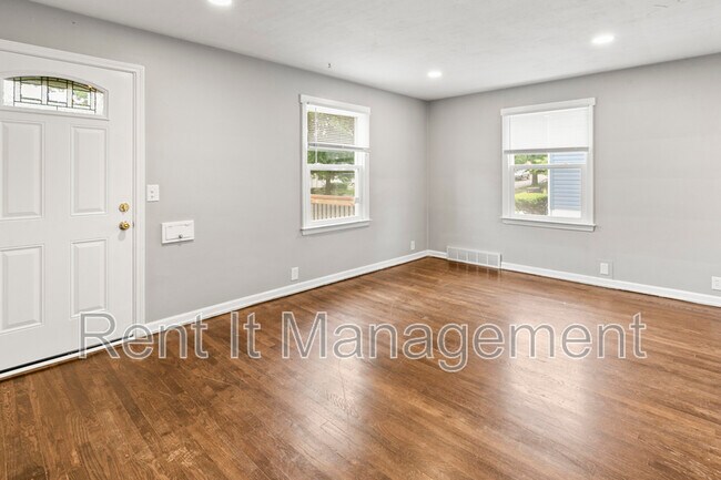 Building Photo - 4841 Pierce St.