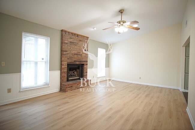 Building Photo - 1630 Kavel Dr