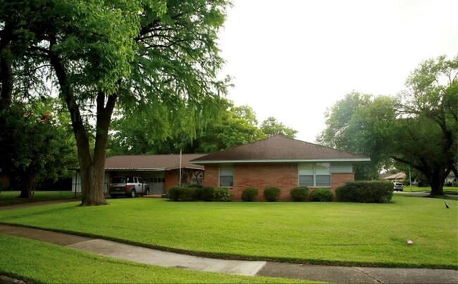 Building Photo - 5007 Hazelton St