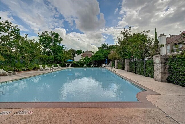 Building Photo - 10047 Westpark Dr