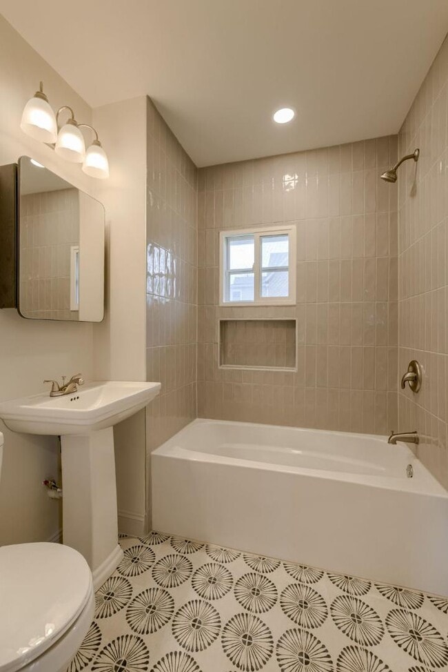 Building Photo - 3509 Howard St