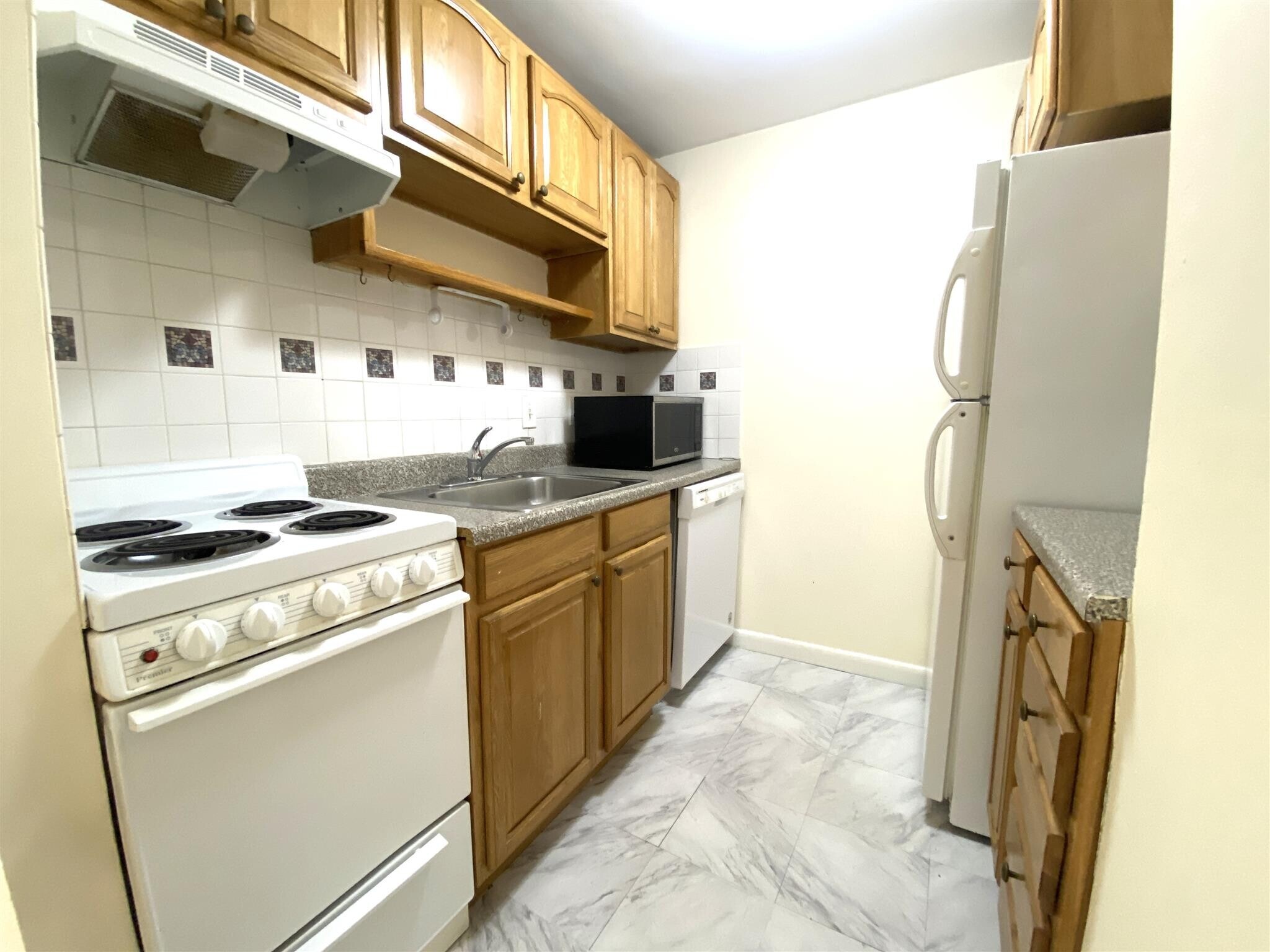 Building Photo - 82 Highland Ave