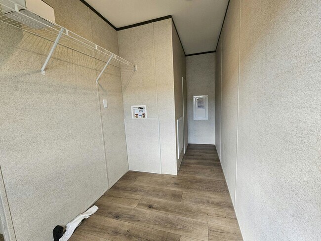 Building Photo - 1018 Myakka Dr