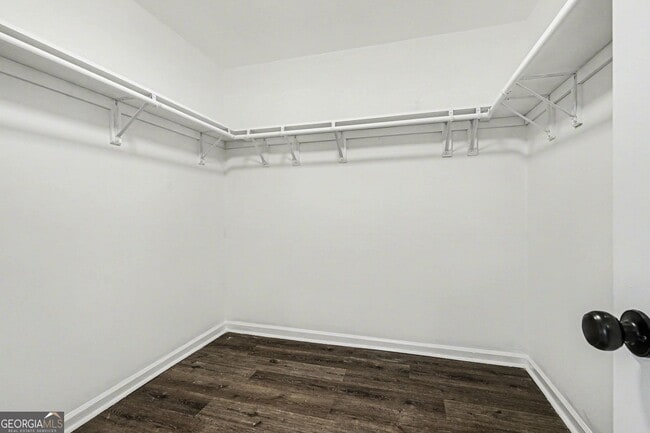 Building Photo - Fully Renovated Spacious 4BR Home nestled in beautiful community!