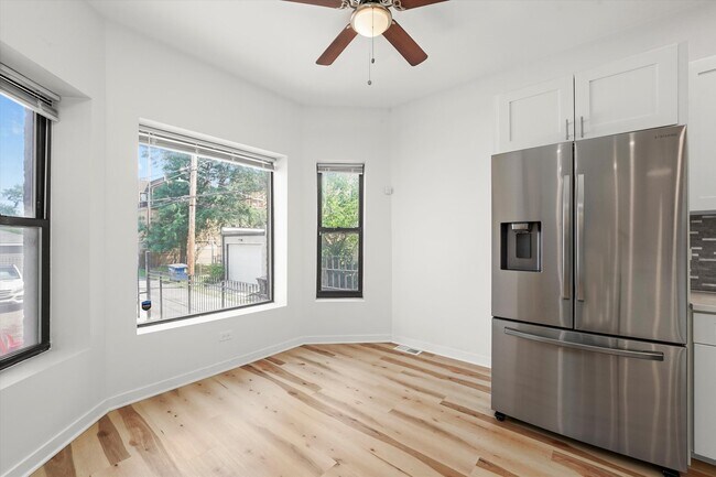 Building Photo - 348 E 41st St
