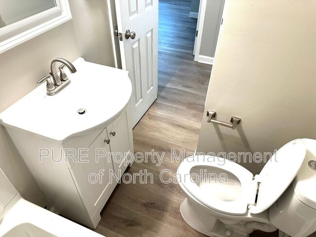 Building Photo - 108 Mendota Ave