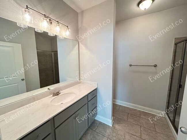 Building Photo - Spacious 3 Bed, 2.5 Bath Home with Modern Amenities / Available Soon!