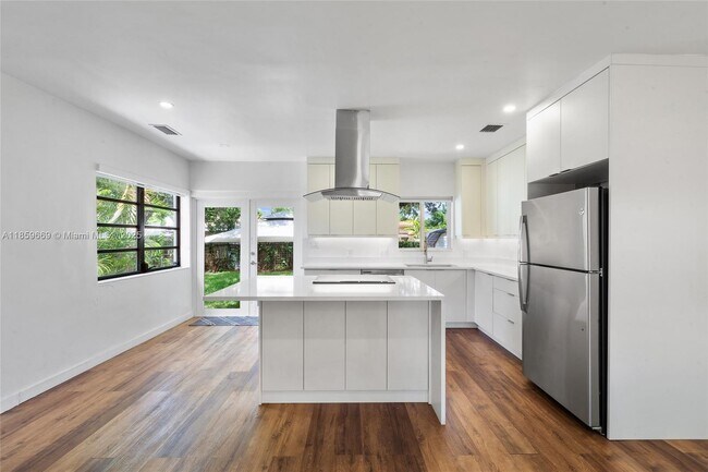 Building Photo - 301 SW 51st Ave