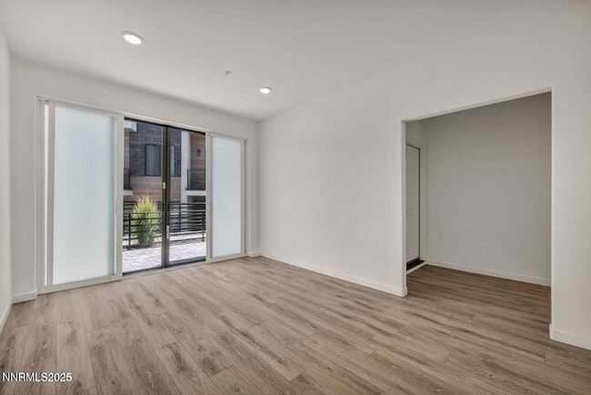 Building Photo - 557 California Ave