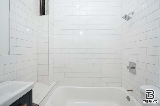 Building Photo - 5 bedroom in Flushing NY 11385