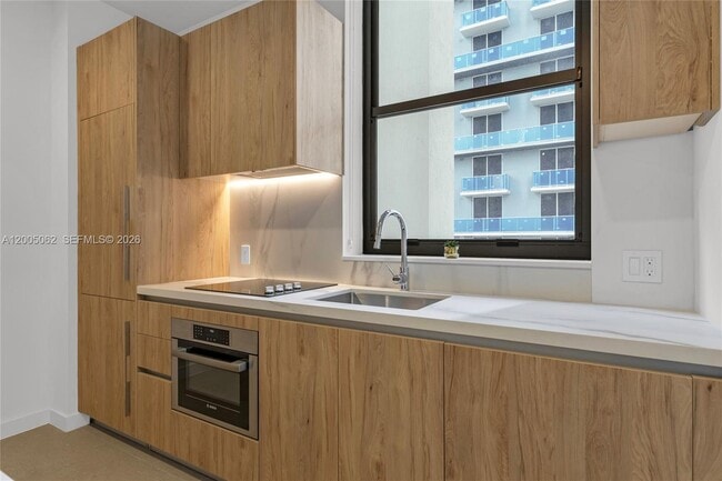 Building Photo - 11 NE 6th St