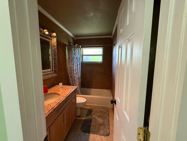 Building Photo - 2957 NW 6th Ave