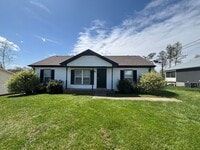Building Photo - 3 Bed/ 2 Bath home Available Now!