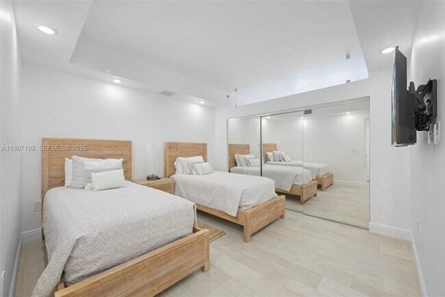 Building Photo - 5000 N Ocean Blvd