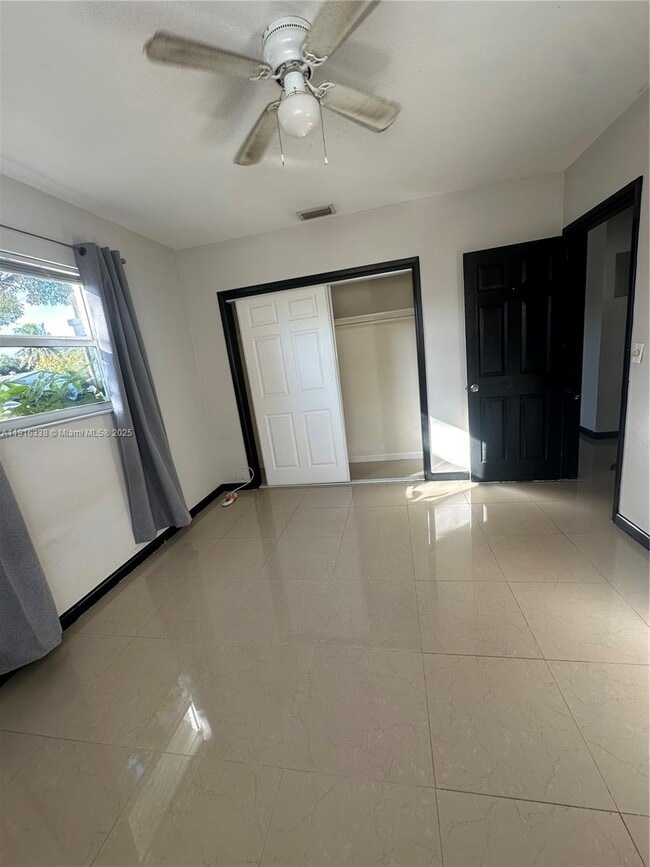 Building Photo - 2421 N 57th Terrace