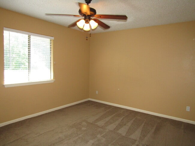 Building Photo - 7001 Winedale Dr