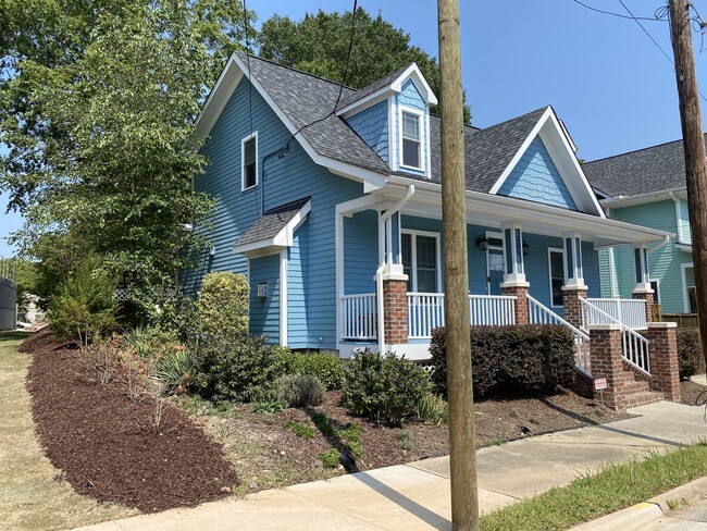 Building Photo - 305 Mallard Ave