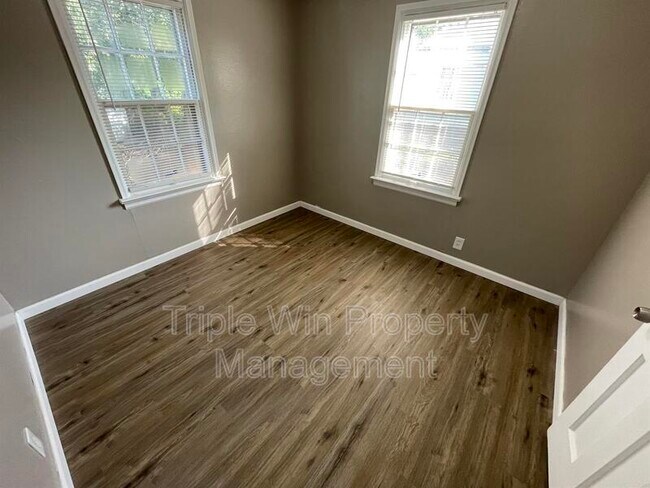 Building Photo - 1901 Eagle Dr