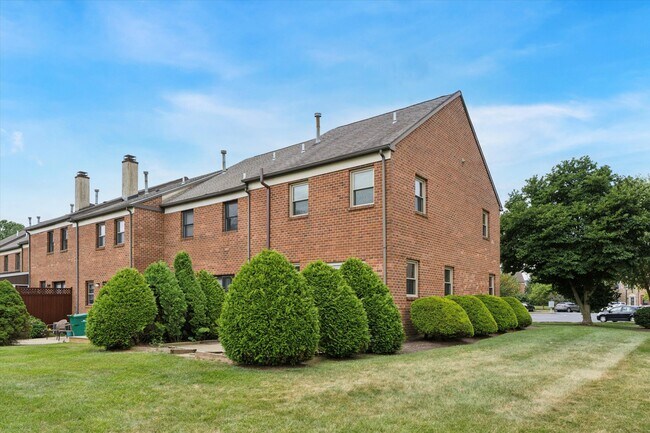 Building Photo - 214 Troon Ct