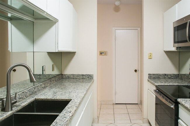 Building Photo - 3098 Holly Hall St