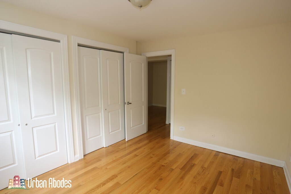 Building Photo - 456 W Barry Ave