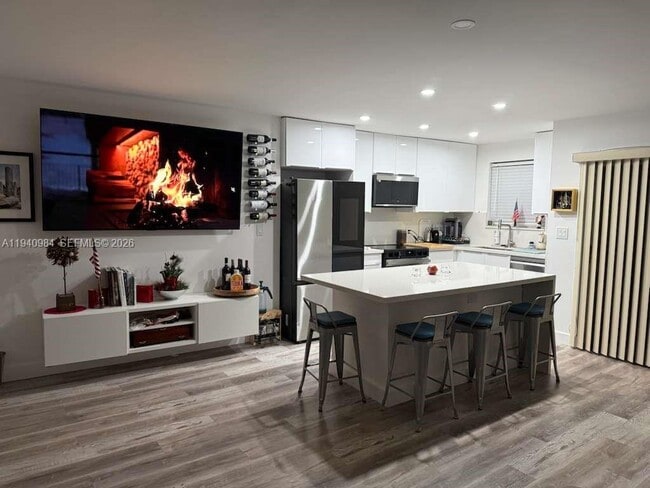 Building Photo - 2731 NE 14th Street Causeway