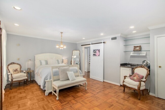 Building Photo - 2522 Wordsworth St