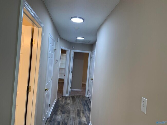 Building Photo - 2721 Columns Way SW