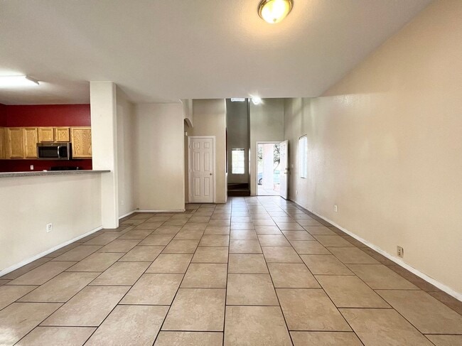 Building Photo - Beautiful 2 story single family house