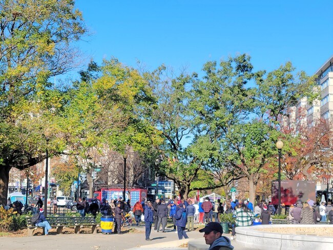 Building Photo - 1401 17th St NW