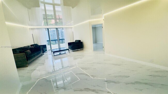 Building Photo - 3500 Mystic Pointe Dr