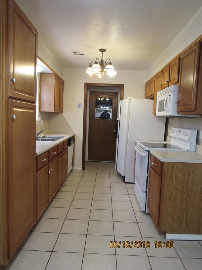 Building Photo - Great home located in Carriage Hills,