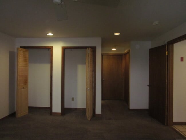 Building Photo - 690 Forest Rd