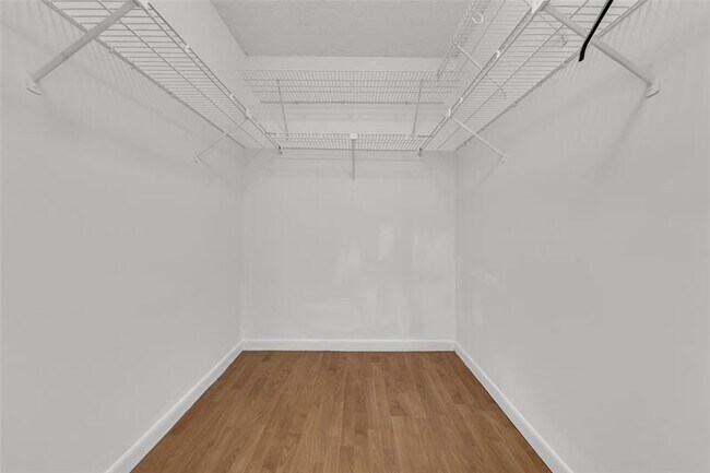Building Photo - 721 N Pine Island Rd