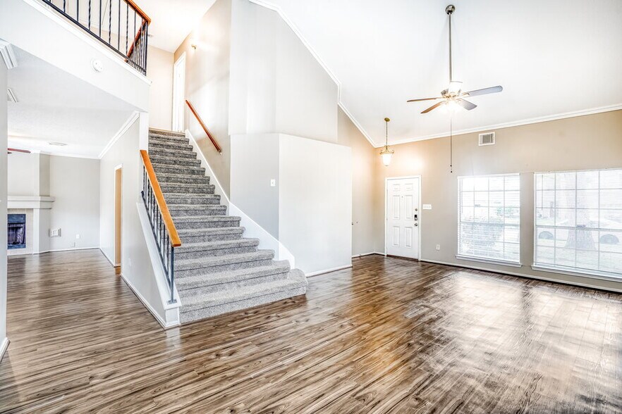 Building Photo - 6018 Fern Hollow Ct