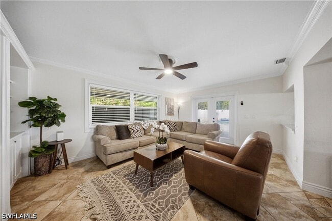 Building Photo - 2473 Poinciana St