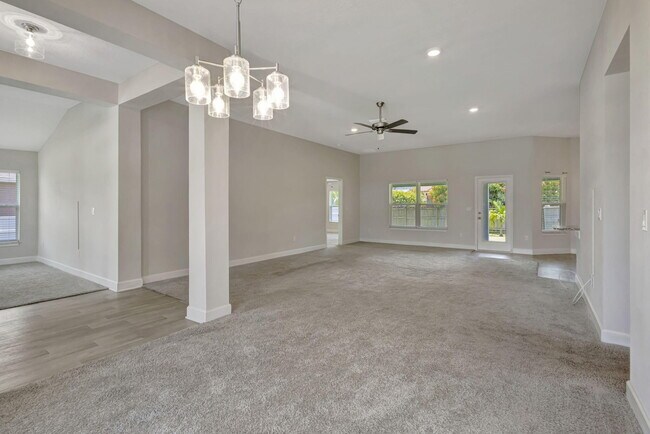 Building Photo - 6775 NW Abigail Ave
