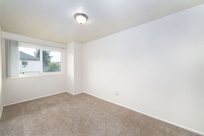 Building Photo - 1 bedroom available now!! Mid town!